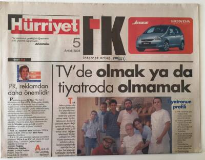 Hürriyet Gazetesi IK Eki 5 Aralık 2004 - TVde Olmak Ya Da Tiyatroda Olmamak Ekmek Teknesi GZ18716 - 1