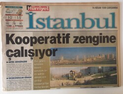 Hürriyet Gazetesi İstanbul Eki 14 Nisan 1999 - Ünlüler Açık Arttırmada Barış Mançonun Kaftanı , Nilüferin Elbisesi , Özalın Kravatı GZ13702 - 1