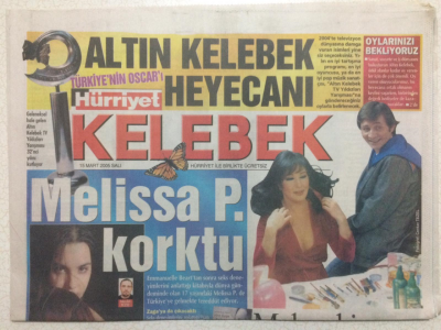 Hürriyet Gazetesi Kelebek 18 Haziran 1999 - Ali Poyrazoğlu,Nukhet Duru Ve Cenk Erenin Rol Aldığı Kabare GZ24968 - 1