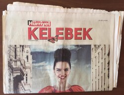 Hürriyet Gazetesi Kelebek Eki 1 Ocak 2010 - Cem Yımazın Merakla Beklenen Filmi Yahşi Batıdan, Yahşi Gala GZ6648 - 1