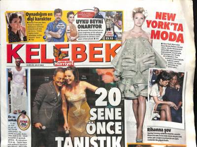 Hürriyet Gazetesi Kelebek Eki 10 Eylül 2013 - Eski Dostlar Ebru Gündeş Ve Serdar Ortaç , Çok Uzun Aradan Sonra Aynı Sahneyi Paylaştı GZ100776 - 2