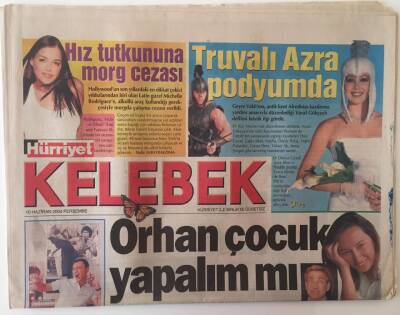 Hürriyet Gazetesi Kelebek Eki 10 Haziran 2004 - Truvalı Azra Podyumda GZ20869 - 1