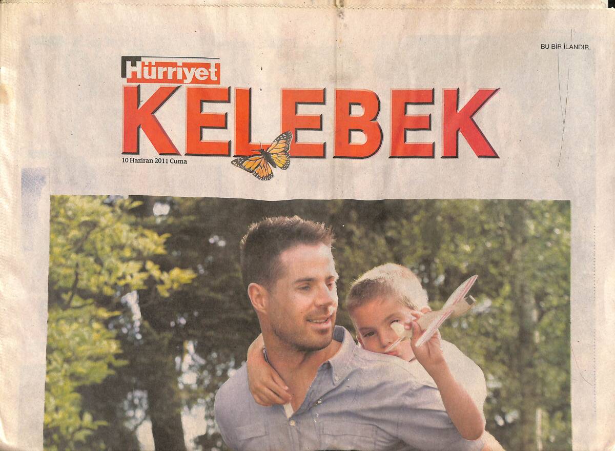 Hürriyet Gazetesi Kelebek Eki 10 Haziran 2011 - Galata Kulesi'nde Dikey Defile - Mehmet Ali Erbil'in Sabah Sporu GZ136457 - 1
