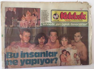 Hürriyet Gazetesi Kelebek Eki 11 Kasım 1986 - Sahnede Yarı Çıplak Sanatçılar GZ20855 - 1