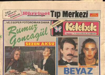 Hürriyet Gazetesi Kelebek Eki 13 Mart 1985 - Cihan Ünal , Körebe Filminin Özel Galasına , Eşi Ve Rol Arkadaşı Türkan Şoray İle Geldi GZ90675 - 1