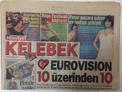 Hürriyet Gazetesi Kelebek Eki 14 Mayıs 2004 - İlk Kez Bu Kadar Büyük Bir Organizyona Ev Sahipliği Yapan Türkiye Eurovision Yarı Finalinden Yüzünün Akıyla Çıktı GZ20010 - 1