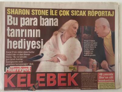 Hürriyet Gazetesi Kelebek Eki 15 Aralık 2005 - Ertuğrul Özkök Dünyanın En Güzel Kadınlarından Olan Sharon Stone İle Kurtlar Vadisi Dizisinin Los Angelesteki Setinde Görüştü GZ20859 - 1