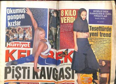 Hürriyet Gazetesi Kelebek Eki 18 Ekim 2006 - Petek Dinçöz,Sahnede Dişi Masada Erkeğim GZ104904 - 1