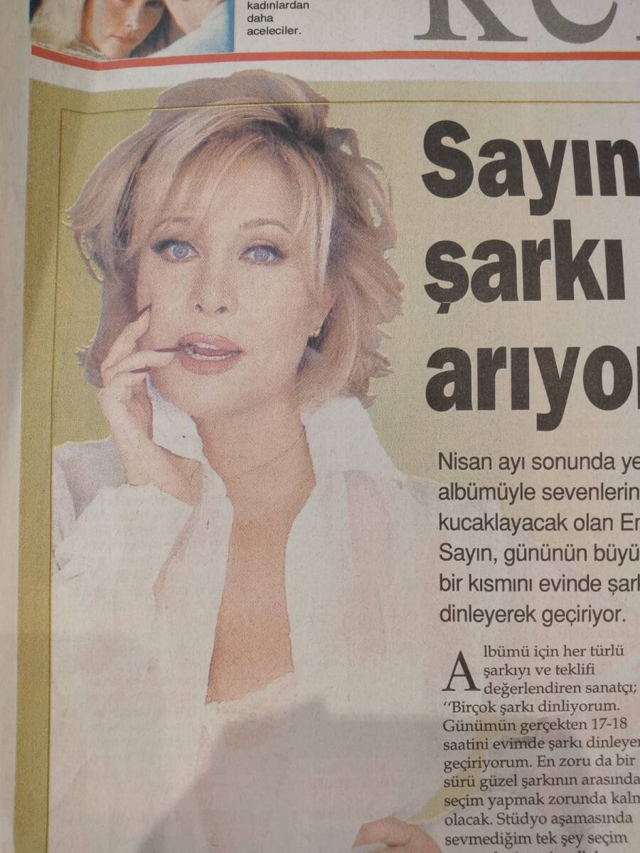 Hürriyet Gazetesi Kelebek Eki 18 Mart 1999 - Emel Sayın Şarkı Arıyor! - Alişan, Mahsun Kırmızıgül, İbrahim Erkal Başkentte Çıkarma Yaptılar! GZ145994 - 2