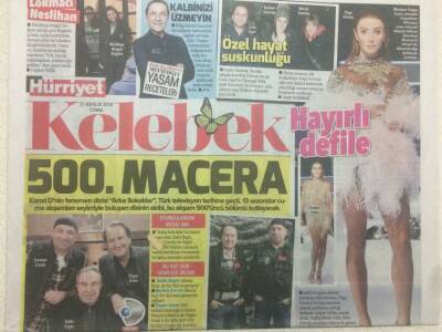 Hürriyet Gazetesi Kelebek Eki 21 Aralık 2018 - Sanatçılar Şener Şene Koştular GZ50075 - 1
