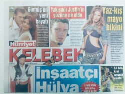 Hürriyet Gazetesi Kelebek Eki 22 Eylül 2005 - İnşaatçı Hülya, 15 Bin Kişi Tarkanla Coştu GZ43412 - 2