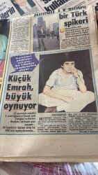 Hürriyet Gazetesi Kelebek Eki 22 Nisan 1985 - Küçük Emrah Büyük Oynuyor GZ114211 - 2