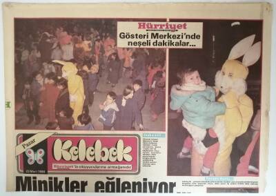 Hürriyet Gazetesi Kelebek Eki 23 Mart 1986 Gösteri Merkezinde Neşeli Dakikalar -GZ14618 - 1