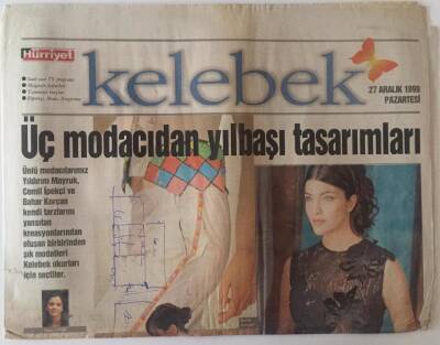 Hürriyet Gazetesi Kelebek Eki 27 Aralık 1999 - Üç Modacıdan Yılbaşı Tasarımları Yıldırım Mayruk , Cemil İpekçi , Bahar Korçan GZ22489 - 1