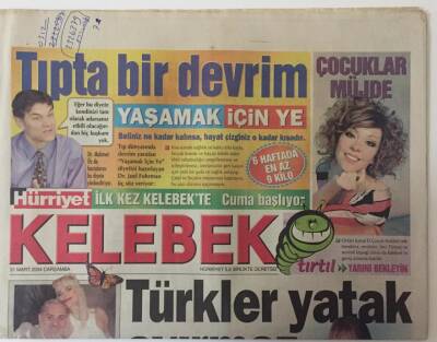 Hürriyet Gazetesi Kelebek Eki 31 Mart 2004 - Türkiyenin Yüzü Türkiyeye Döndü Azra Akın GZ18780 - 1