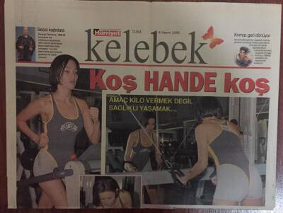 Hürriyet Gazetesi Kelebek Eki 6 Kasım 1998 - Sinema Ve Televizyon Dünyasının Ünlü İsmi Hande Ataizi Formunu Jimnastik Yaparak Koruyor GZ18069 - 1