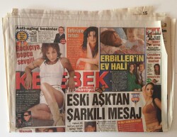 Hürriyet Gazetesi Kelebek Eki 9 Mart 2007 - Donald Trump Orhan Pamuk Okuyor GZ10959 - 2
