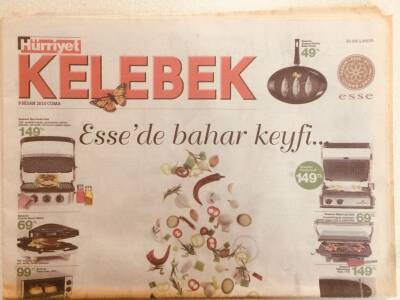 Hürriyet Gazetesi Kelebek Eki 9 Nisan 2010 - Serdar Ortaçtan 5 Dilde Düet, Birbirlerine Sadece İki Metre Yaklaşabildiler Devlerin Küslüğü GZ40108 - 1