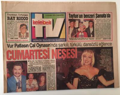 Hürriyet Gazetesi Kelebek TV Eki 13 Kasım 1993 - Gecenin Rengi Proğramında Ünlü Müzikal Yedi Kocalı Hürmüsü Mehmet Ali Erbil Canlandırıyor GZ18073 - 1