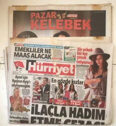 Hürriyet Gazetesi Kelebek Ve Pazar Eki İle 30 Aralık 2012 - Beşar Esad Uçaklarla Bombaladı GZ7193 - 2