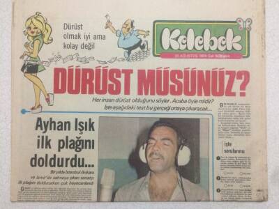 Hürriyet Gazetesi Kıbrıs Eki 20 Ağustos 1974 - Ayhan Işık İlk Plağını Doldurdu GZ50512 - 1