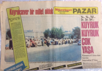 Hürriyet Gazetesi Pazar Eki 1 Ağustos 1976 - Kuyruk Kuyruk Çok Yaşa GZ21511 - 1