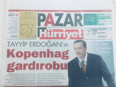 Hürriyet Gazetesi Pazar Eki 10 Kasım 2002 - Tayyip Erdoğanın Kopenhag Gardırobu GZ40430 - 1