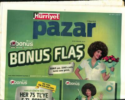 Hürriyet Gazetesi Pazar Eki 12 Mayıs 2013 - Elif Şafak Bir Öte Diyar Bulmamız Lazım - Türklere Direnen 800 Kafatası GZ123281 - 1