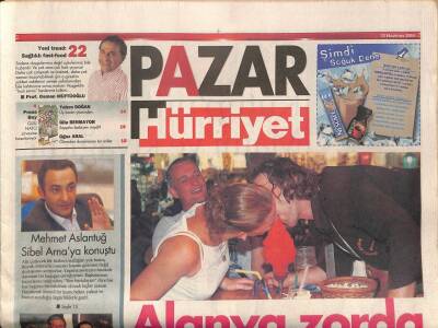 Hürriyet Gazetesi Pazar Eki 13 Haziran 2004 - Mehmet Aslantuğ Sibel Arnaya Konuştu GZ108471 - 1