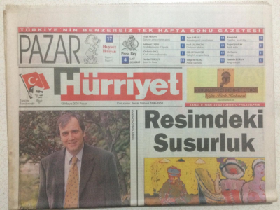 Hürriyet Gazetesi Pazar Eki 13 Mayıs 2001 - Nurten Kalaycı,Dekolteye Para Sıkışmış GZ23881 - 1