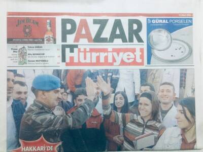 Hürriyet Gazetesi Pazar Eki - 14 Mart 2004 - Armağan Çağlayan Köşe Yazarı Oldu GZ43452 - 2