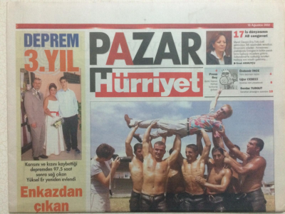 Hürriyet Gazetesi Pazar Eki 18 Ağustos 2002 - Zafer Mutlu Yeni Gazetesini İlk Kez Anlattı GZ23887 - 1
