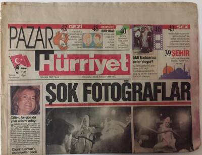 Hürriyet Gazetesi Pazar Eki - 19 Aralık 1993 - Karambolle Müzik Eğlence Ve KOmedi Dolu Bir Gece Yonca Evcimik Minik Konuklarını Ağırlayacak GZ25296 - 1