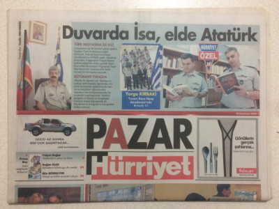 Hürriyet Gazetesi Pazar Eki 19 Haziran 2005 - Duvarda İsa Elde Atatürk, Futbol Starları Fotoğrafçı Oldu GZ23869 - 1