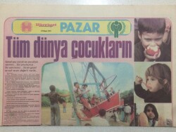 Hürriyet Gazetesi Pazar Eki 22 Nisan 1979 - Sezen Aksu Çocuklarla GZ51737 - 1