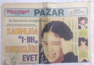 Hürriyet Gazetesi Pazar Eki 22 Şubat 1976 - Kadınlığa I-IIH Erkekliğe Evet - GZ21135 - 1