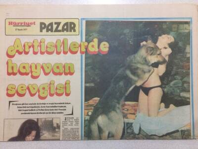 Hürriyet Gazetesi Pazar Eki 27 Kasım 1977 - Artistler de Hayvan Sevgisi GZ51767 - 1