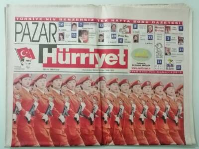 Hürriyet Gazetesi Pazar Eki 3 Ekim 1999 Hülya Avşar Arayış İçinde -GZ14758 - 1
