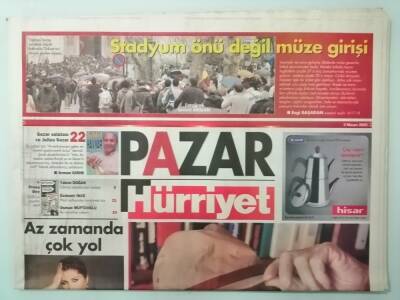 Hürriyet Gazetesi Pazar Eki 3 Nisan 2005 Sibel Can Az Zamanda Çok Yol -GZ33124 - 1
