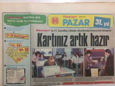 Hürriyet Gazetesi Pazar Eki 30 Nisan 1978 - Kamuran Akkor Sahne Showuna Hazırlanıyor GZ35086 - 1