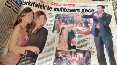 Hürriyet Gazetesi Pazar Eki 31 Aralık 2000 - Çarkıfelekte Muhteşem Gece * Mahsun Kırmızıgül-Ebru Şalı-Demet Şener GZ127459 - 1