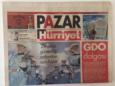 Hürriyet Gazetesi Pazar Eki 6 Haziran 2004 - Zirvenin Güvenliği Onlardan Soruluyor Muhafız Alayı GZ20873 - 1