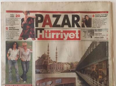 Hürriyet Gazetesi Pazar Eki 8 Eylül 2002 - Köylüler Fazıl Sayı Neden Göremedi GZ22284 - 1