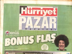 Hürriyet Gazetesi Pazar Eki 8 Nisan 2012 GZ158331 - Gökçekoleksiyon