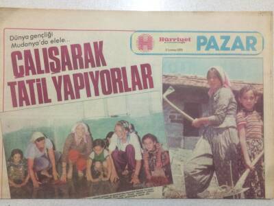 Hürriyet Gazetesi Pazar Eki 8 Temmuz 1979 - Dünya Gençliği Mudanyada El Ele GZ51689 - 1
