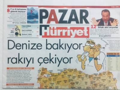 Hürriyet Gazetesi Pazar Eki 9 Mart 2003 - Denize Bakıyor Rakıyı Çekiyor GZ42017 - 1