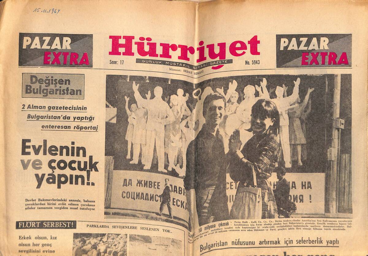 Hürriyet Gazetesi Pazar Extra Eki 15 Kasım 1964 - Bulgaristan Nüfusunu Artırmak İçin Seferberlik Yaptı GZ138232 - 1