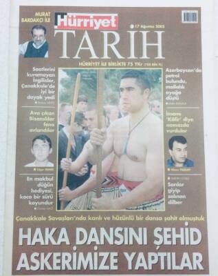 Hürriyet Gazetesi Tarih Eki 17 Ağustos 2005 - Haka Dansını Şehid Askerimize Yaptılar GZ40939 - 1