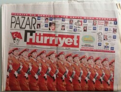 Hürriyet Pazar Gazetesi 3 Ekim 1999 Türkiyenin Bittiği Köy - En Popüler Söz Yığını -GZ44594 - 1