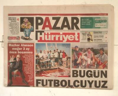 Hürriyet Pazar Gazetesi 3 Kasım 2002 - Mazhar Alanson Meğer 3 Ay Önce Boşanmış GZ7708 - 1